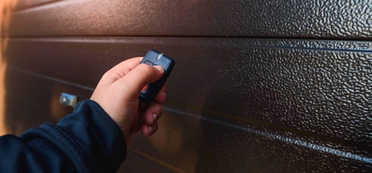 automatic door opener with remote control in Valle Vista